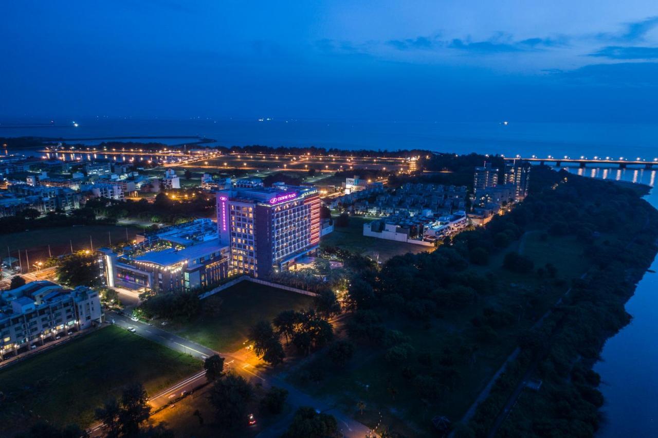 คราวน์ พลาซา ไท่หนาน Hotel ไถหนาน ภายนอก รูปภาพ Aerial view of the hotel