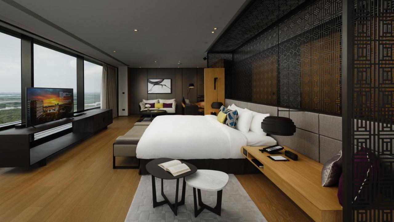 คราวน์ พลาซา ไท่หนาน Hotel ไถหนาน ภายนอก รูปภาพ A bedroom at the hotel