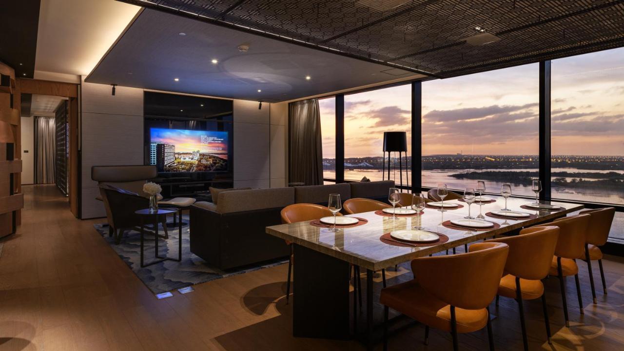 คราวน์ พลาซา ไท่หนาน Hotel ไถหนาน ภายนอก รูปภาพ The 360° Sky Lounge