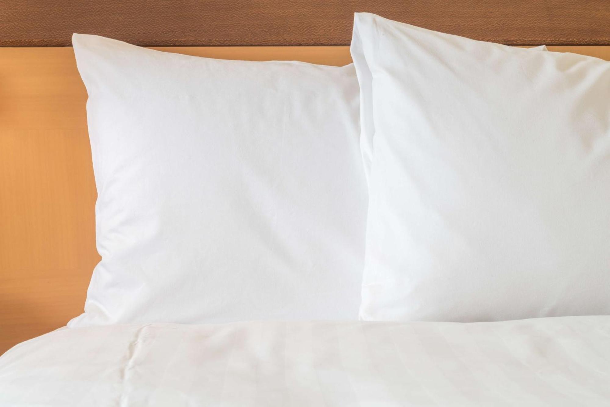 คราวน์ พลาซา ไท่หนาน Hotel ไถหนาน ภายนอก รูปภาพ Two pillows on a bed