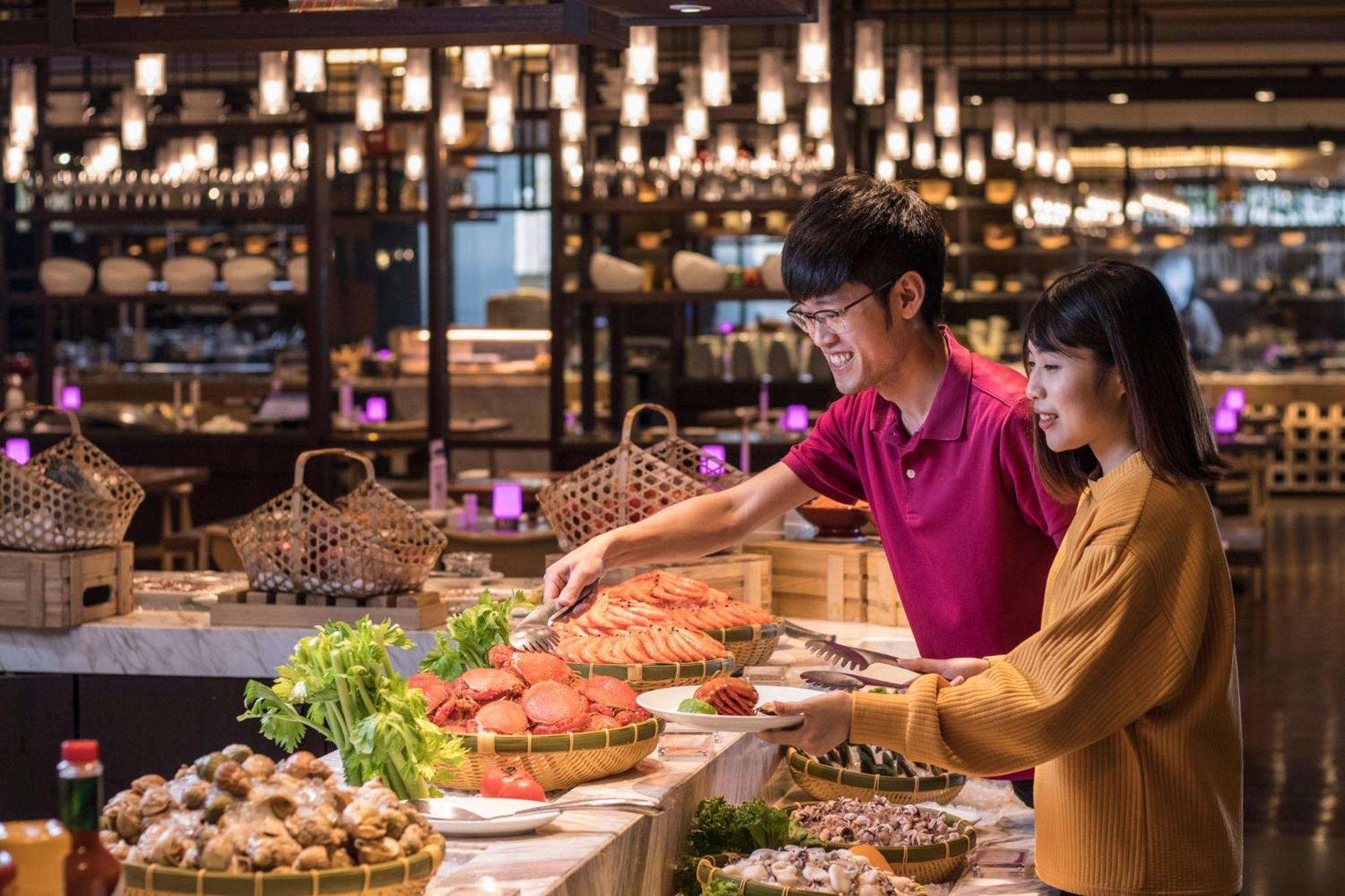 คราวน์ พลาซา ไท่หนาน Hotel ไถหนาน ภายนอก รูปภาพ A buffet in Vietnam