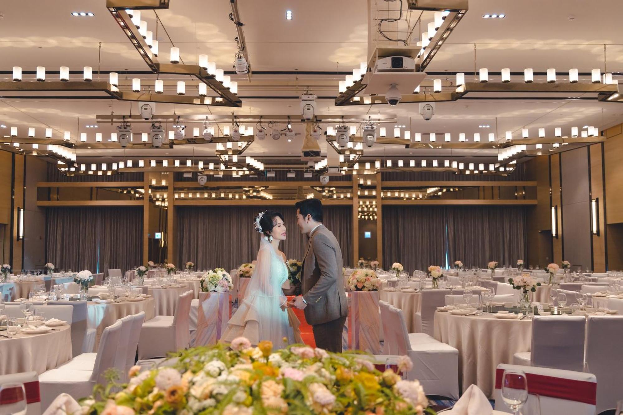 คราวน์ พลาซา ไท่หนาน Hotel ไถหนาน ภายนอก รูปภาพ A wedding reception in Seoul, South Korea