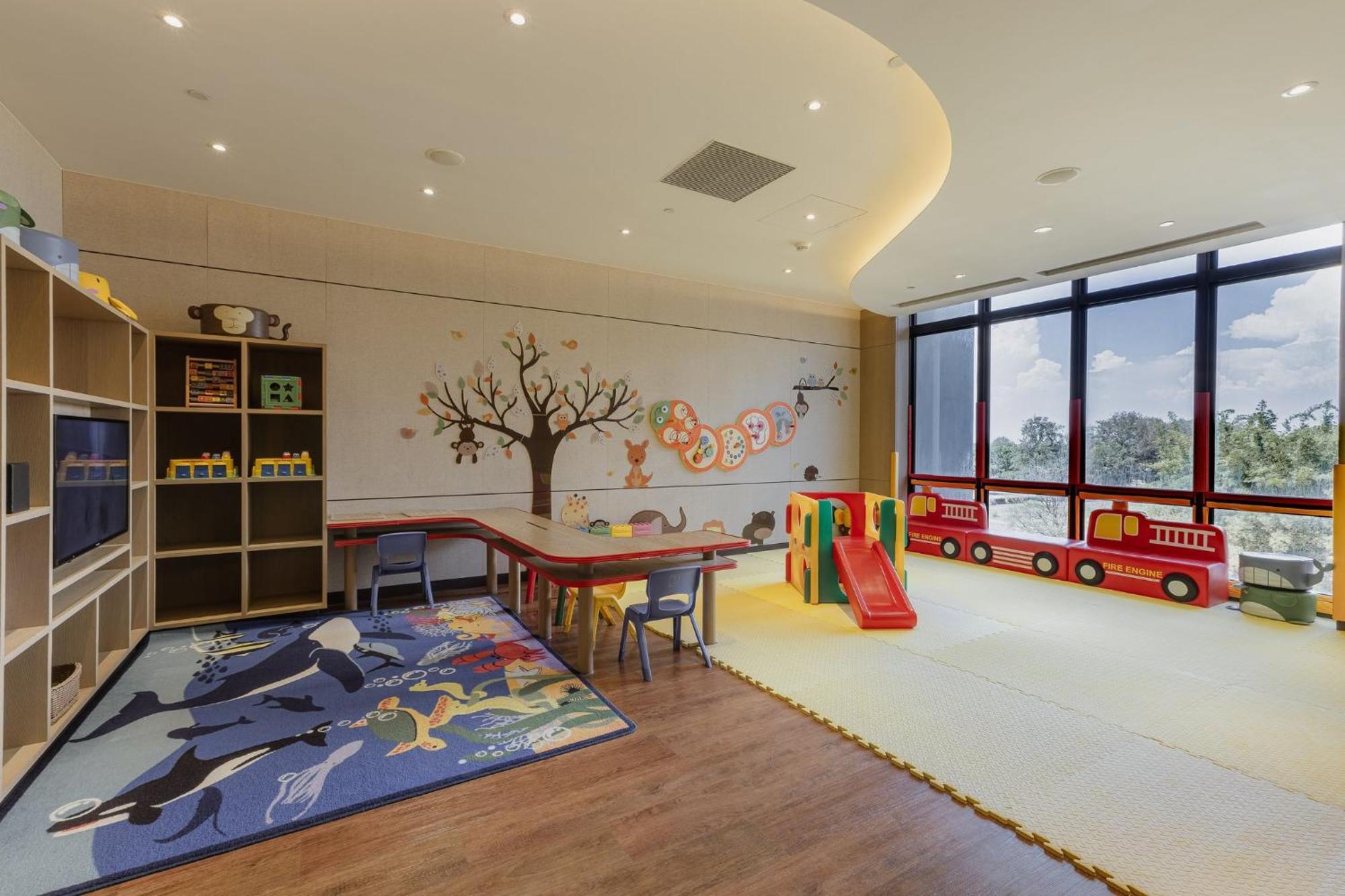 คราวน์ พลาซา ไท่หนาน Hotel ไถหนาน ภายนอก รูปภาพ Children's Hospital