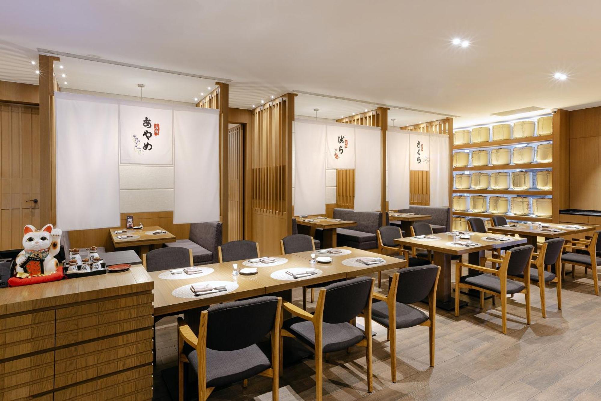 คราวน์ พลาซา ไท่หนาน Hotel ไถหนาน ภายนอก รูปภาพ Interior of a restaurant in Hong Kong