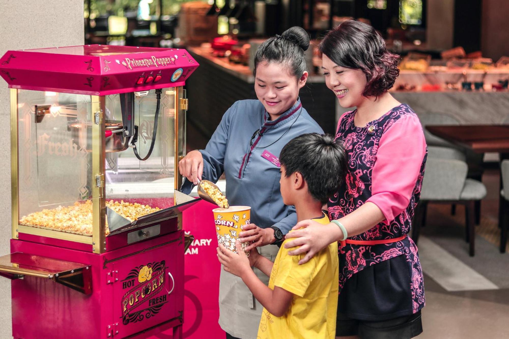 คราวน์ พลาซา ไท่หนาน Hotel ไถหนาน ภายนอก รูปภาพ A popcorn machine