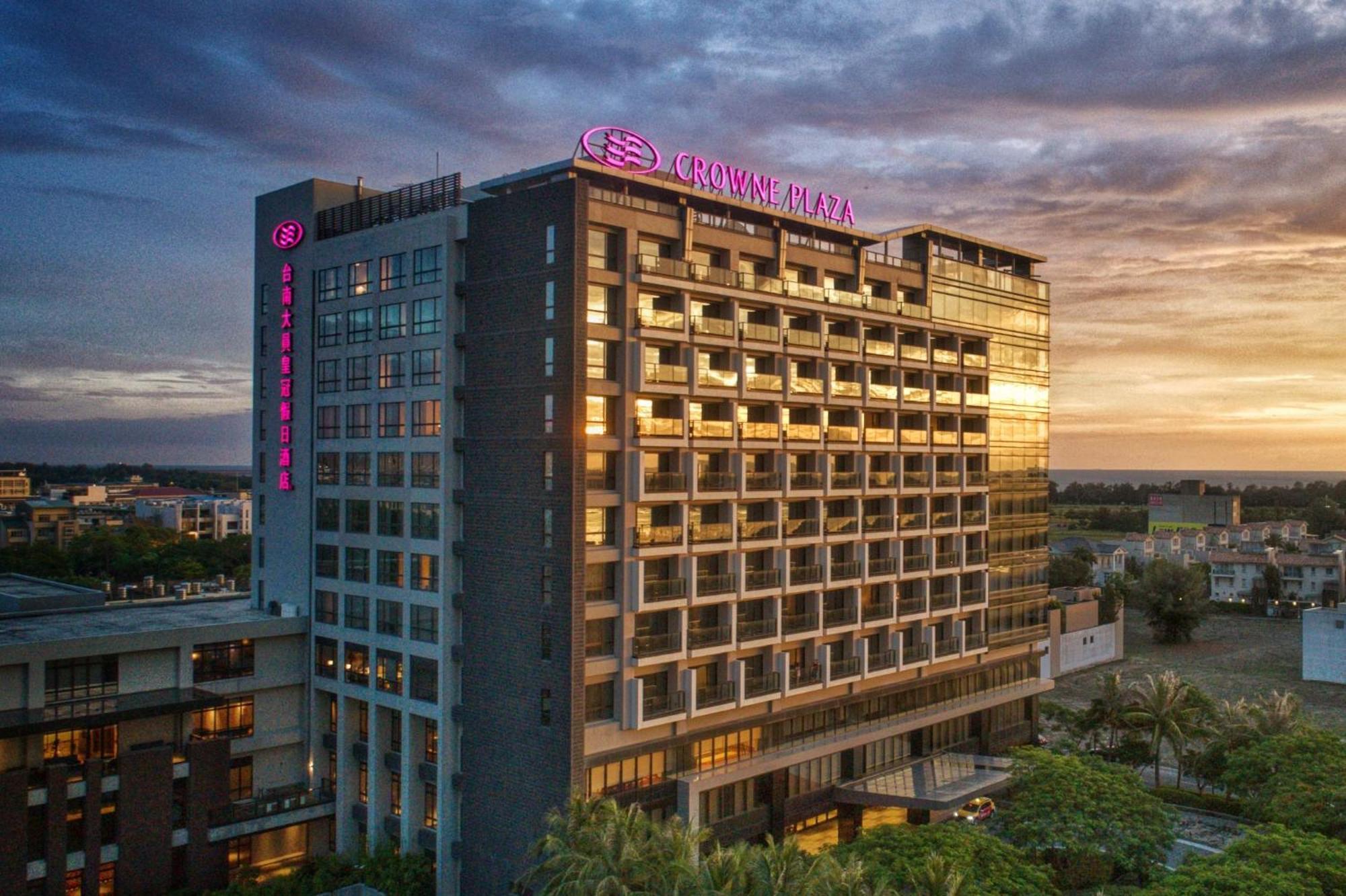 คราวน์ พลาซา ไท่หนาน Hotel ไถหนาน ภายนอก รูปภาพ