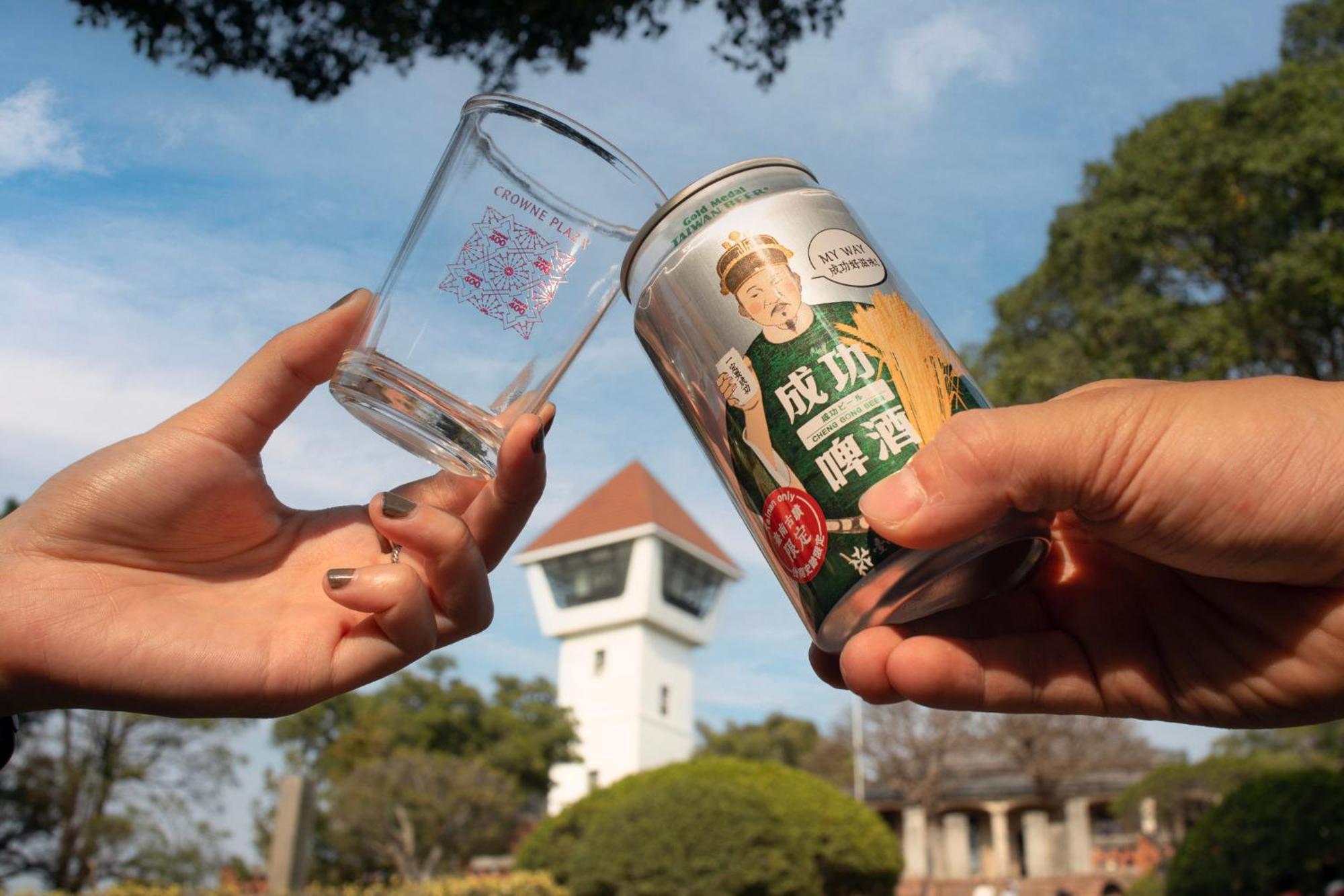คราวน์ พลาซา ไท่หนาน Hotel ไถหนาน ภายนอก รูปภาพ Beerlao
