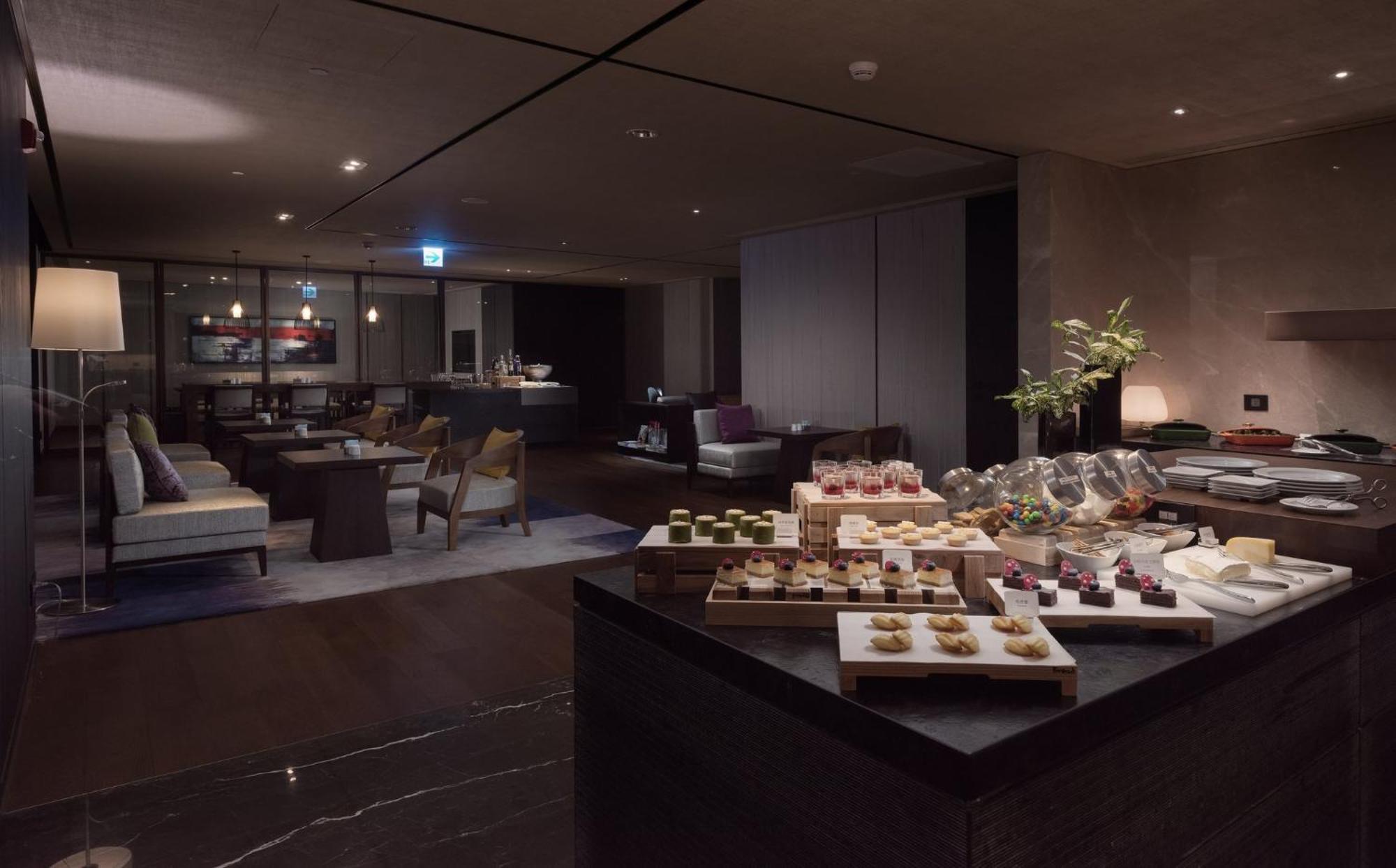 คราวน์ พลาซา ไท่หนาน Hotel ไถหนาน ภายนอก รูปภาพ The lounge at the airport