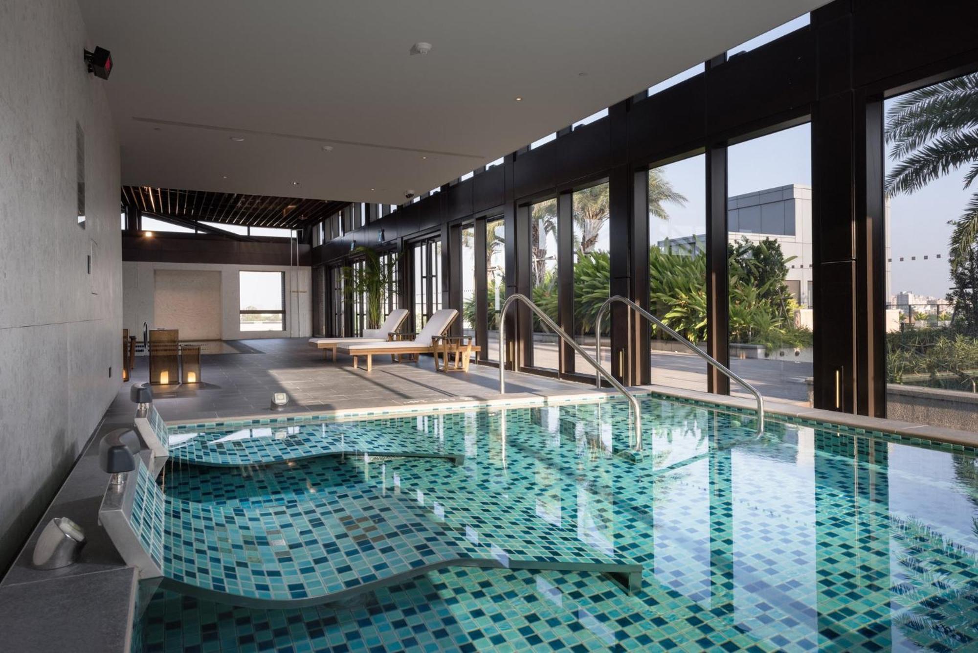 คราวน์ พลาซา ไท่หนาน Hotel ไถหนาน ภายนอก รูปภาพ The swimming pool at the spa