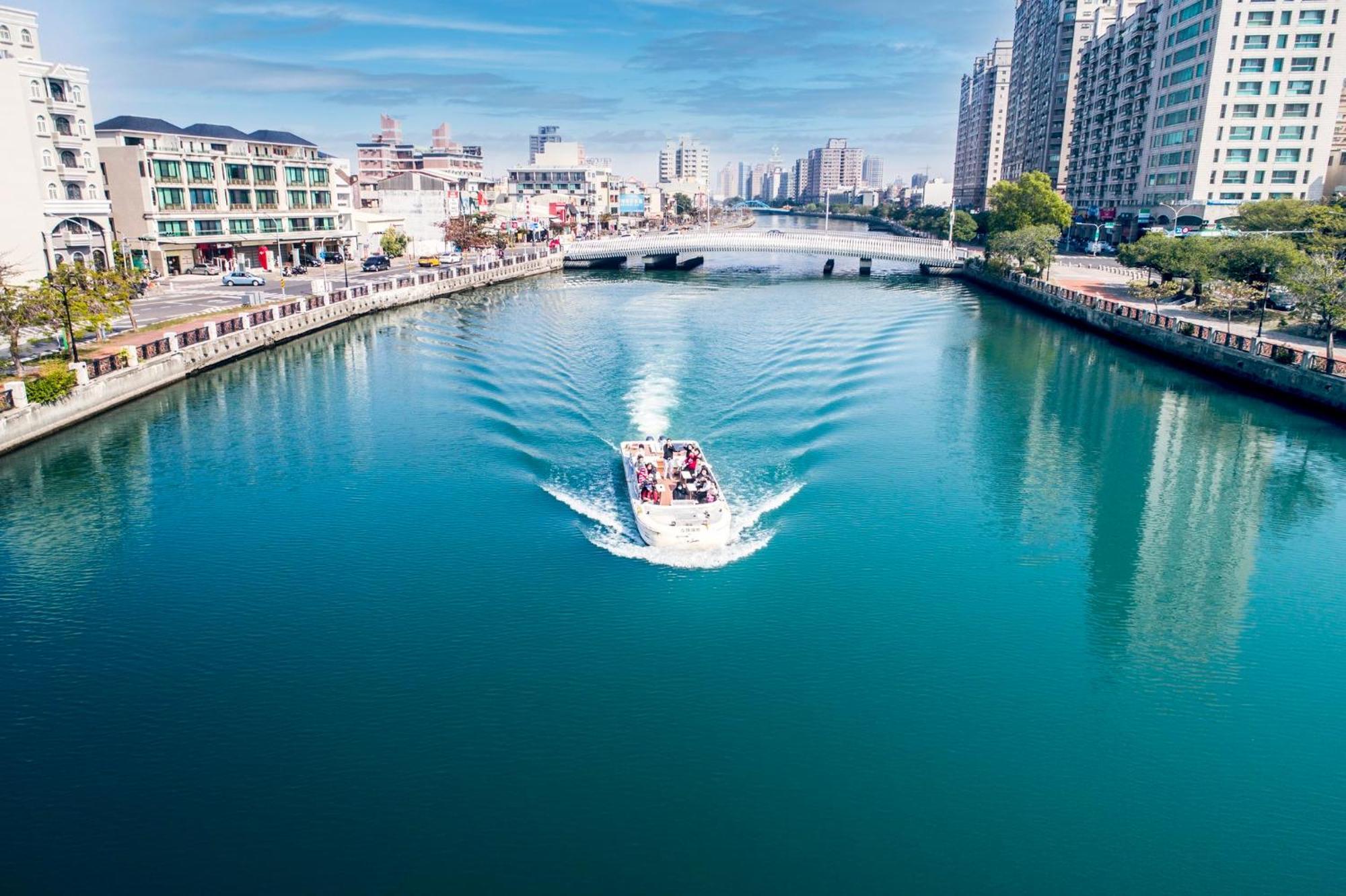คราวน์ พลาซา ไท่หนาน Hotel ไถหนาน ภายนอก รูปภาพ View of the canal